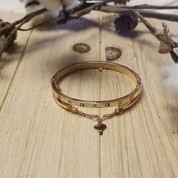 Cute GOLD Roman Numeral bangle bracelet with CZ'S - Picture 4 of 7